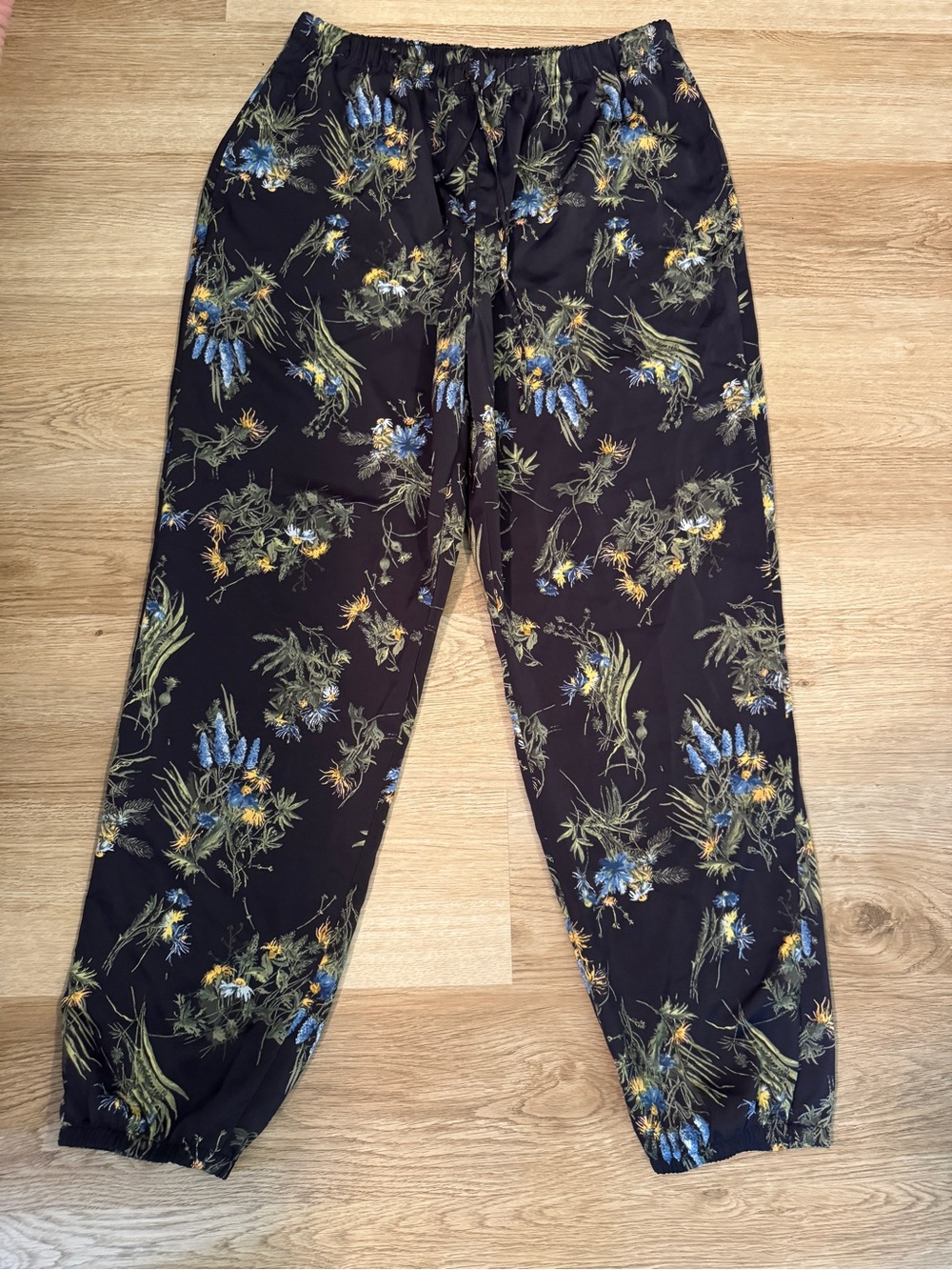 Uniqlo Black Floral Print Jogger Pants